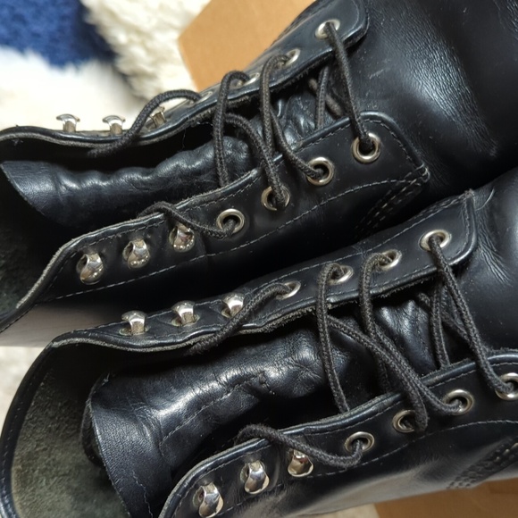 Red Wing 8165 Round Toe Heritage Boots - Picture 8 of 16